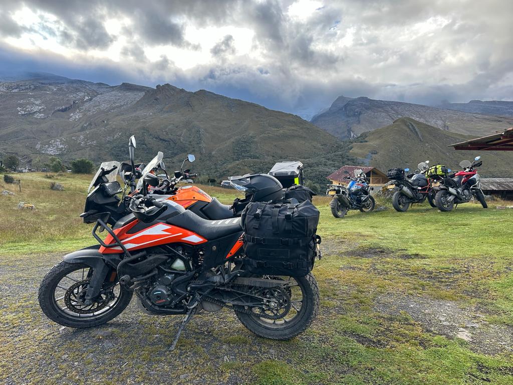 Maletas laterales tipo Travel 36 lts (35 lts tipo BMW)